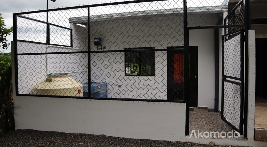 Vista hacia patio de servicio