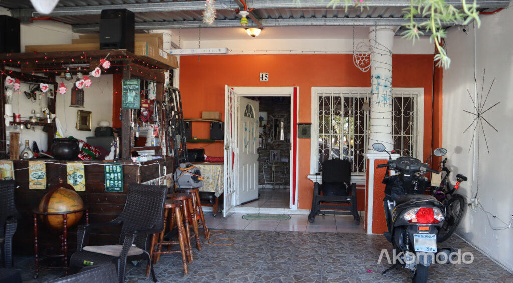 Akomodo Bienes Raíces